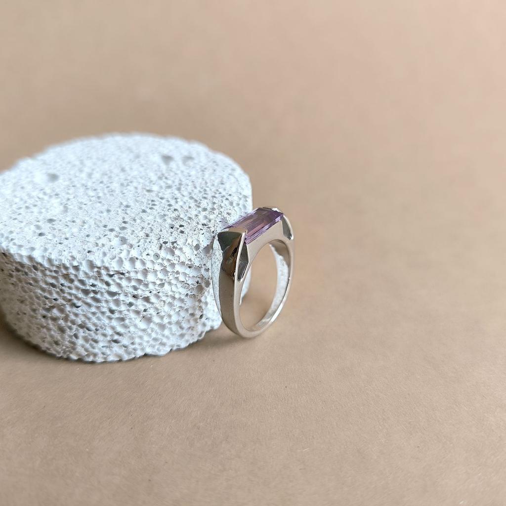 Серебряное кольцо с натуральным аметистом 2.491ct, вес изделия 5,59 гр (2163237)