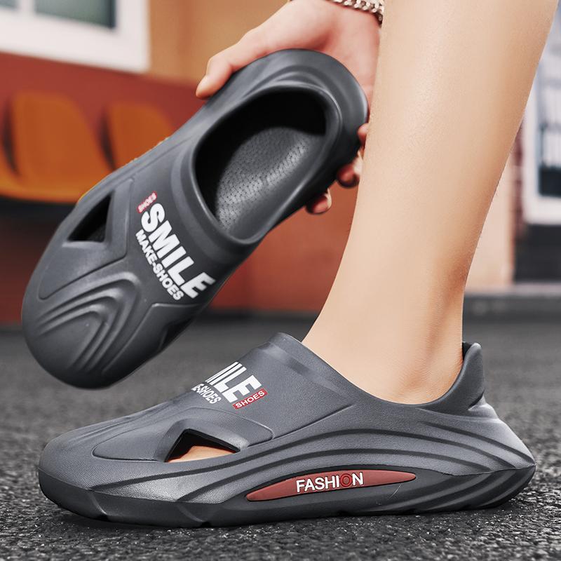New Summer Couple Beach Shoes Men's Hole Shoes Sandals Are Light and Soft Plus Size