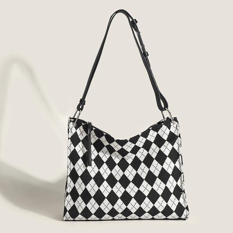 

2025 New Fashion Versatile Trend Rhombus Zipper Women s Commuter Large Capacity Class Shoulder Bag Student Underarm Bag чорний
