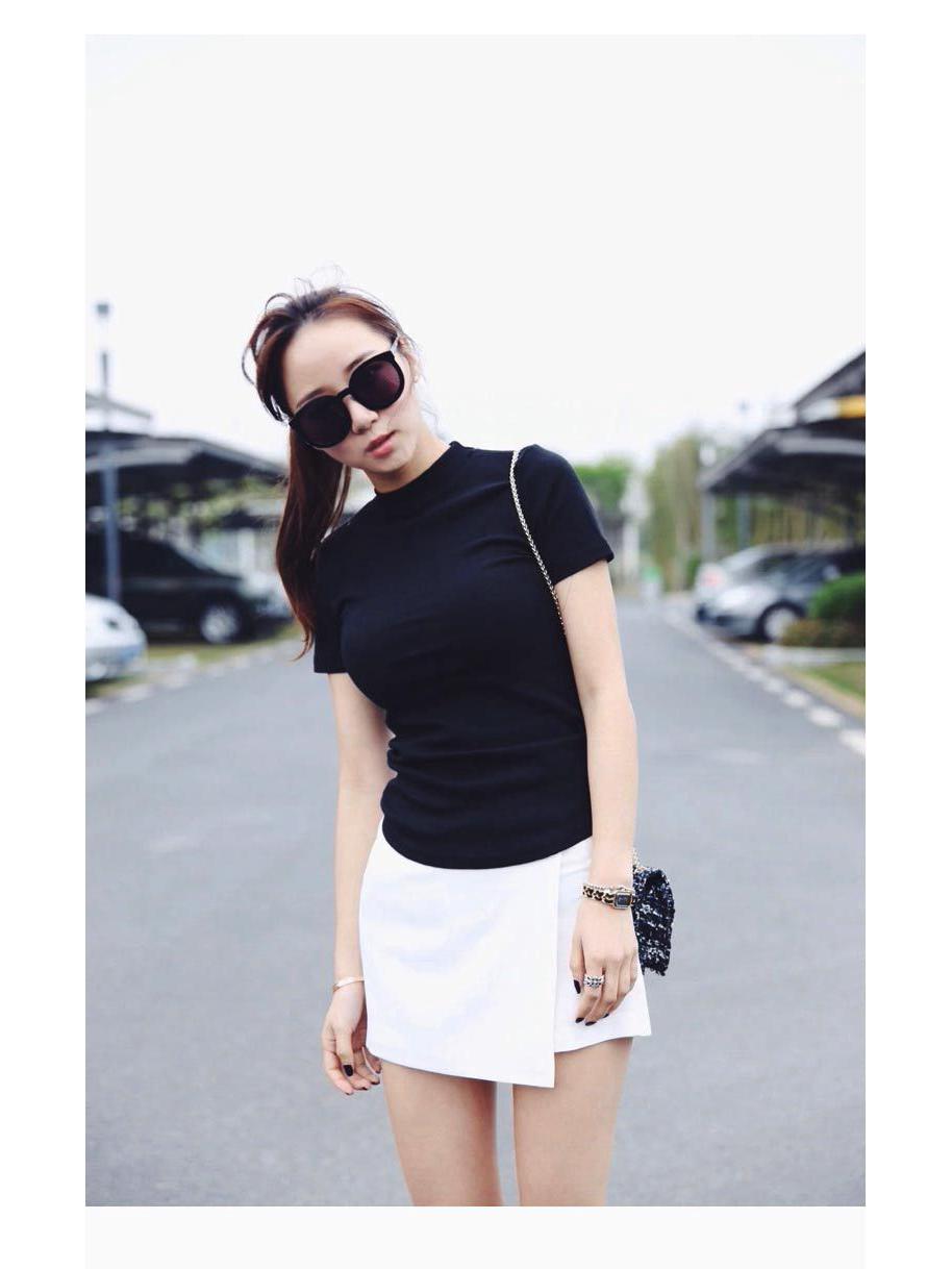 

Корейская женская облегающая однотонная футболка с коротким рукавом и полуворотом M чёрный