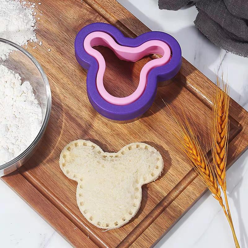 4Pcs Sandwich Cutter Sealer Set Cute Dinosaur Heart Shaped Bread Molds Kitchen Baking Tools DIY Sandwich Maker for Kids Lunch