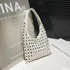 Modische PU-Taschen mit großen Nieten im Designer-Stil für Mädchen  Trendige Handtaschen mit großer Kapazität und Persönlichkeit  Mädchen-Stil