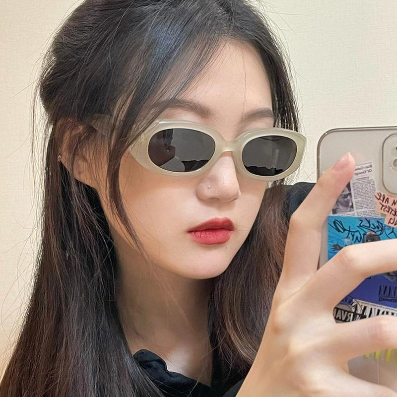 Retro Oval Frame Sunglasses: Slim, High-End Street Style Xiaohongshu Edition