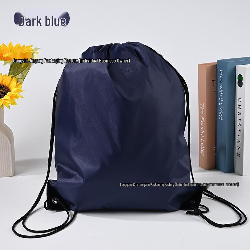 

Красочный полиэстеровый рюкзак с двойными плечевыми лямками и шнурком для марафона и плавания с напечатанным логотипом темно-синий