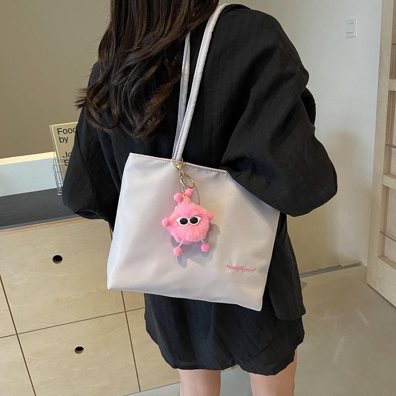 

Простая и модная сумка большой вместимости для женщин 2024 года, летняя новая нишевая дизайнерская модная сумка-тоут, повседневная сумка через плечо светло-серый