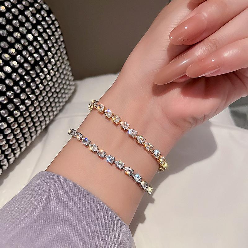 Nuovo Bracciale da Donna Regolabile Placcato Oro Lucido Completamente Intarsiato di Strass Forma a Goccia Moda Bracciale in Zircone Gioiello Regalo