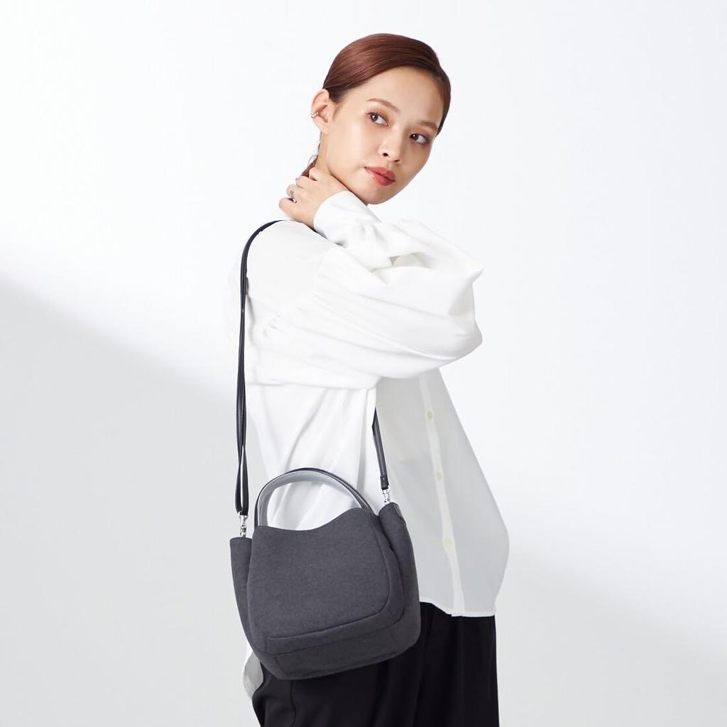 Isaac Felt Tote, SS Size, 5002103, Black (10)