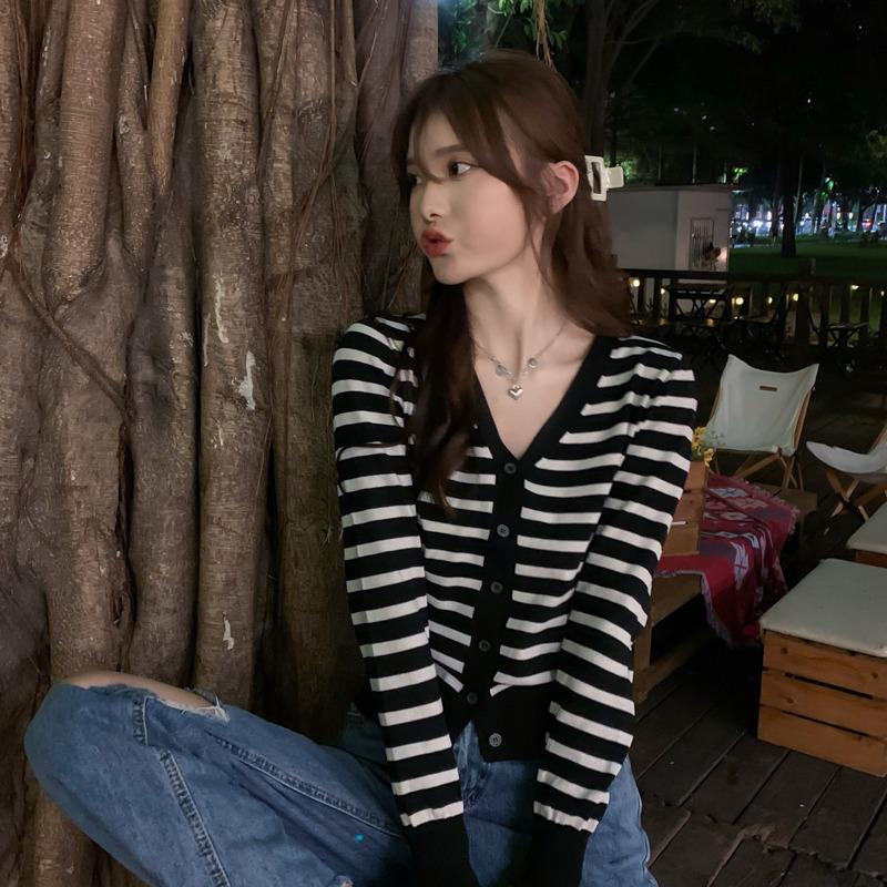 Striped V-Neck Knit Cardigan: Retro Loose Fit, Long Sleeve for Spring/Autumn