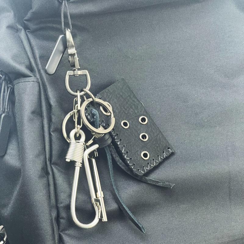 Accesorios de Moda Originales Llavero de Cuero Genuino Decoración para Cinturón de Jeans Colgante Metálico para Mochila Latón Acero Inoxidable