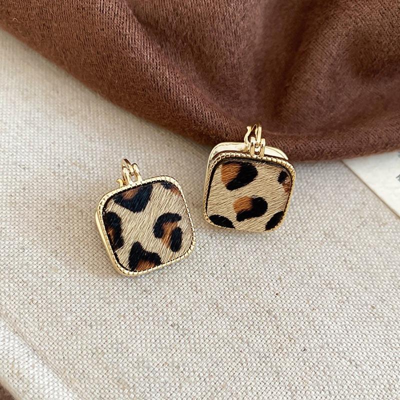Silver Needle Leopard Geometric Earrings Vintage Maillard Temperament Premium Stud Earrings Fashion Daily Commuter Earrings