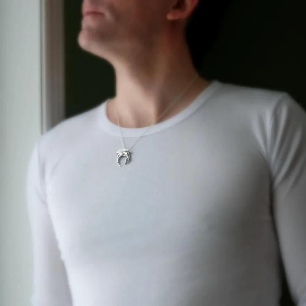 Klassische westliche schlafender Drache Halskette Mythischer Drache Minimalistischer Anhänger Mittelalterliches Symbol Halskette Drachenanhänger Schmuck Geschenk