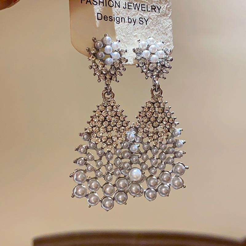 Raffinati Orecchini a Bottone a Goccia d'Acqua in Perla e Diamante d'Argento