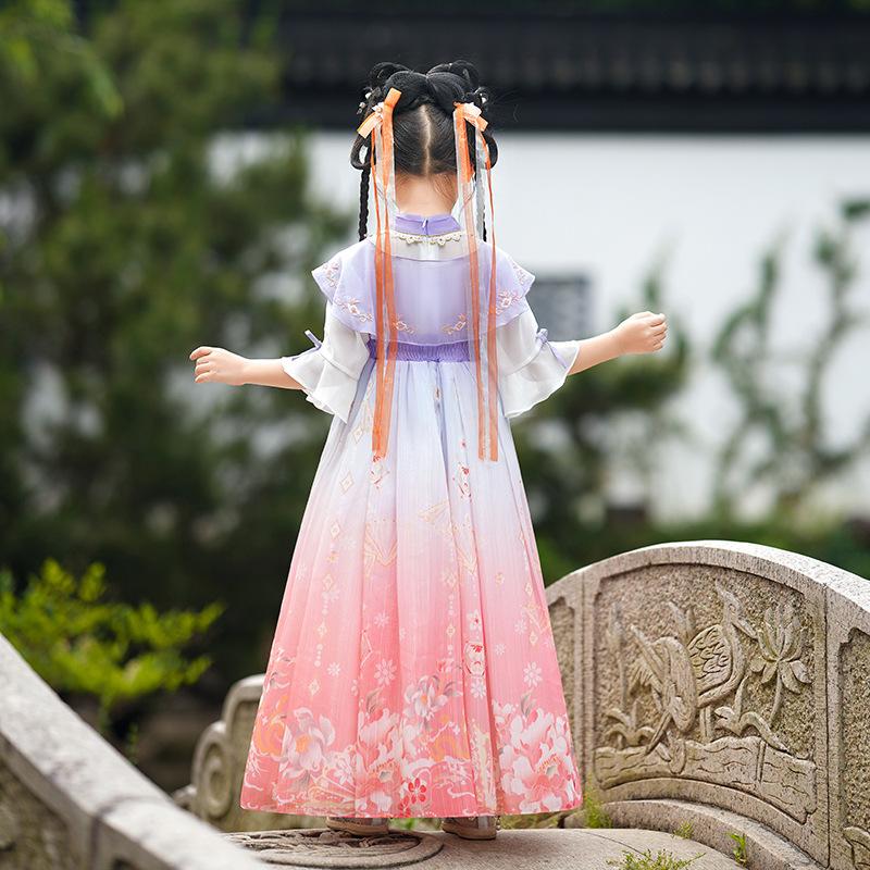 Балапан үлкен мүшені сорып алады