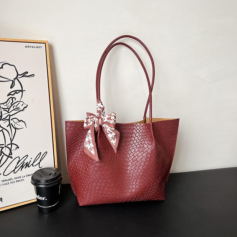 Classy Everyday Tote Bag For Women In Fashionable Colors Designed For Commuting And Casual Use