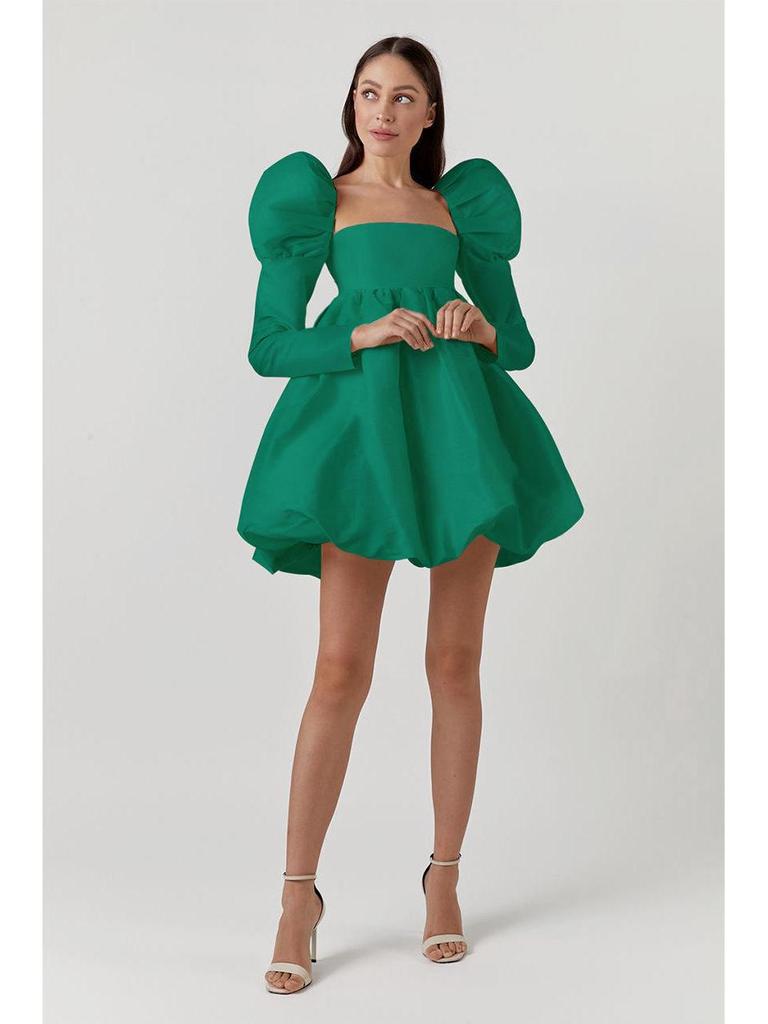 Elegantní saténové společenské šaty s nabíranými rukávy pro ženy