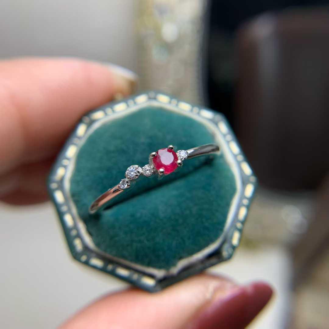 Vintage European & American Fire Ruby Ring with 925 Silver & Diamond Claw Setting - Elegant & Luxurious Design