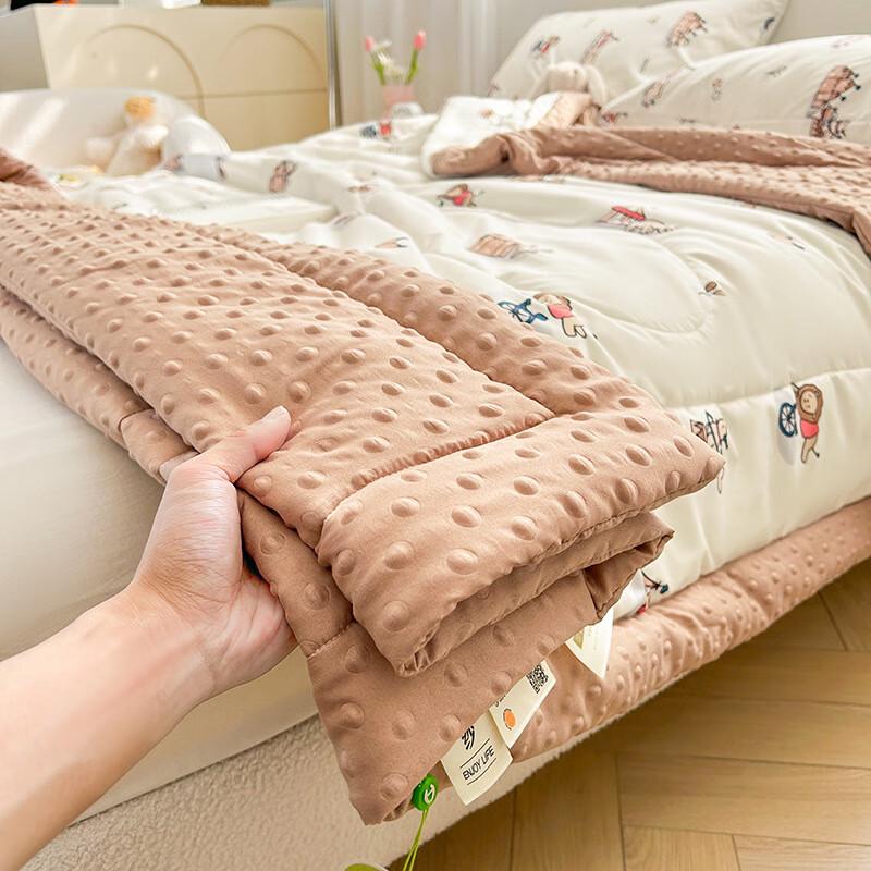 

Zuoyouzhuo Class A Dotted Gauze Summer Quilt for Kids & Students (200x230cm)