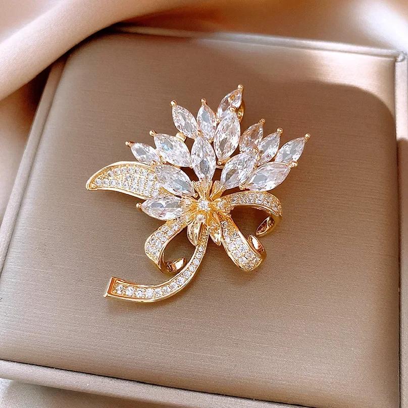 

1Pc Exquisite Flower Brooch for Men Women Simple Plant Brooches Pins Trendy Accessories Summer Holiday Gifts 2026 золотий