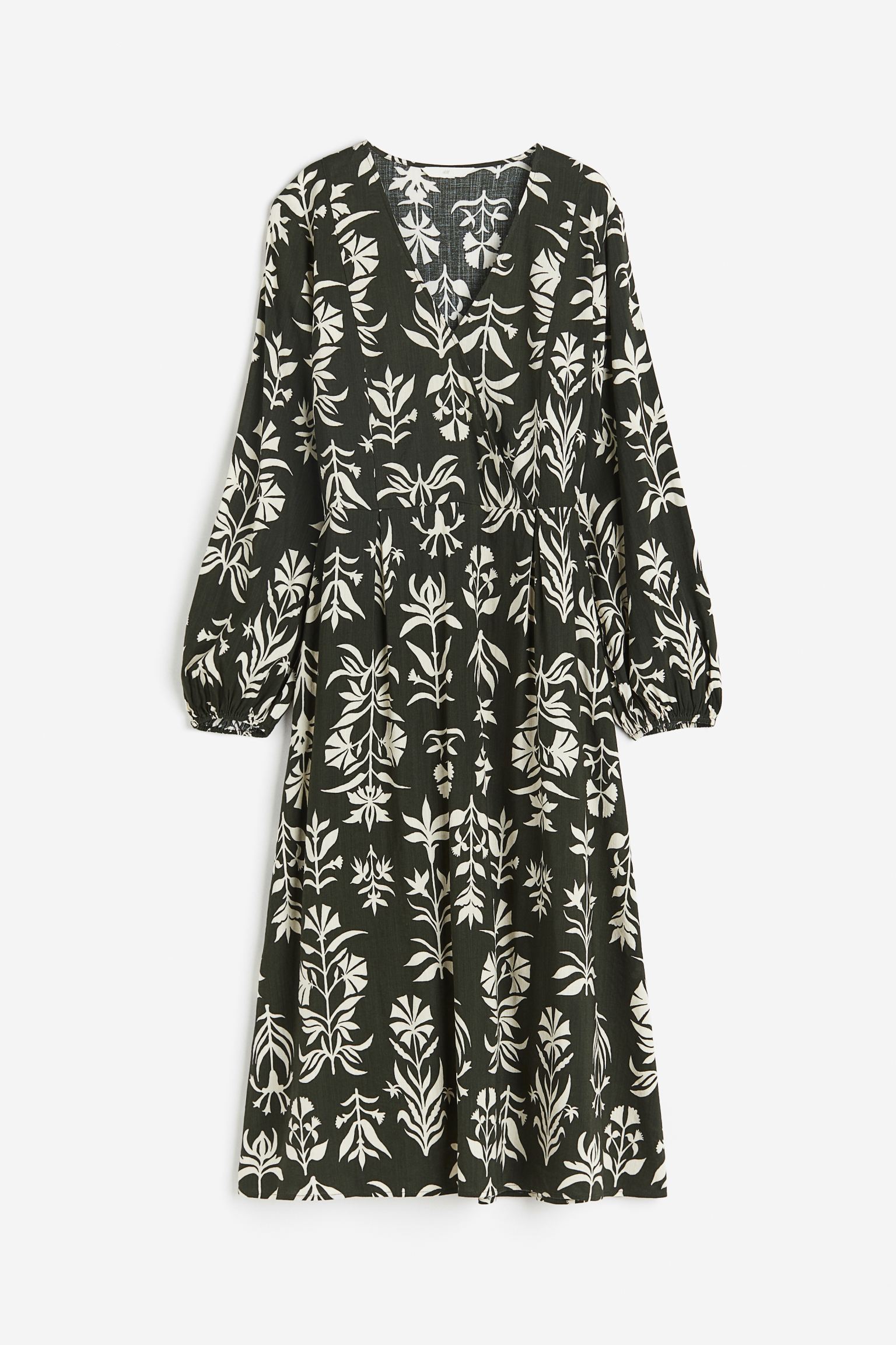 

Платье с запахом и объемными рукавами