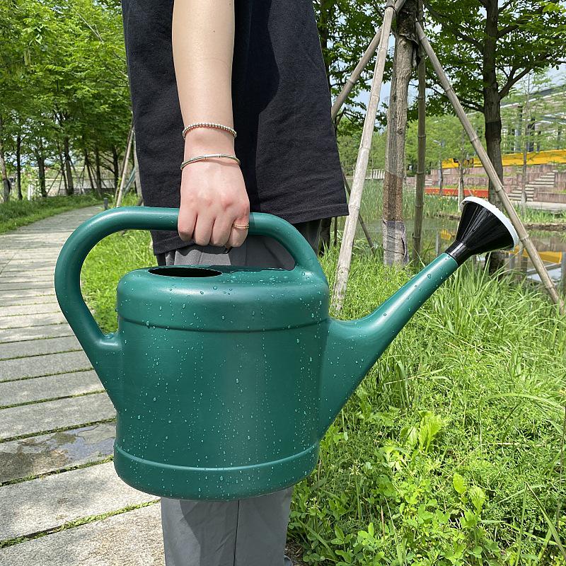 8-10 Liter Household Watering Can with Long Spout and Nozzle for Gardens