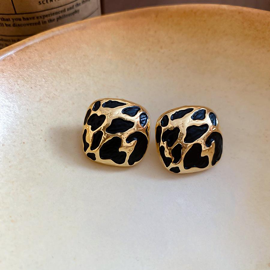 French retro autumn and winter geometric leopard print earrings stud earrings personalized earrings design sense niche
