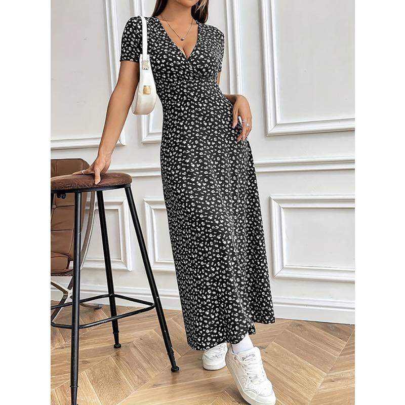 

Женское модное платье средней длины с небольшим цветочным принтом и V-образным вырезом XXL чёрный