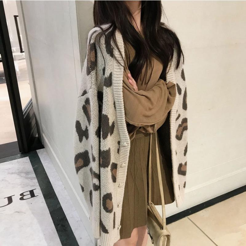 Autumn and winter fashion pink V-neck leopard print ladies sweater jacket, loose and thin lazy style black wool knit cardigan