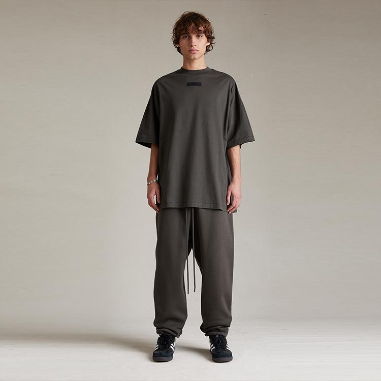 Fear of God Essentials Kortarmet T-skjorte Ink Herre Topper Svart 125SP244190F