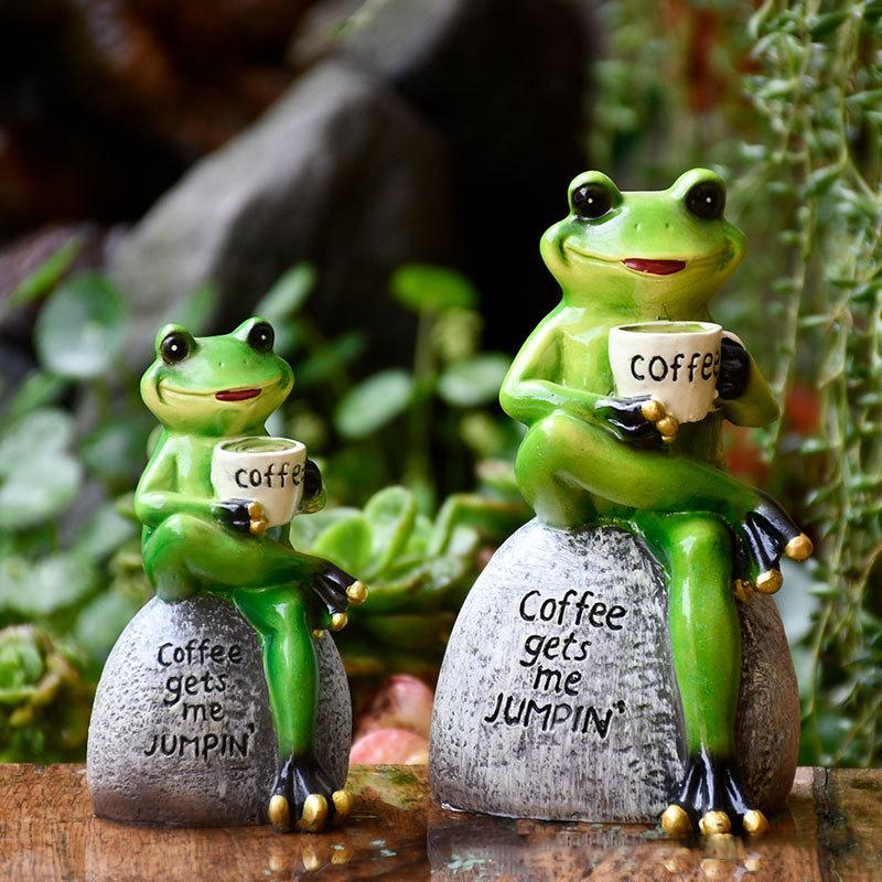 

Симпатичная лягушка Орнамент Статуэтки Орнамент из смолы Украшение стола Скульптура лягушки Сад Творчество Украшения Веселье Любители кофе Подарок