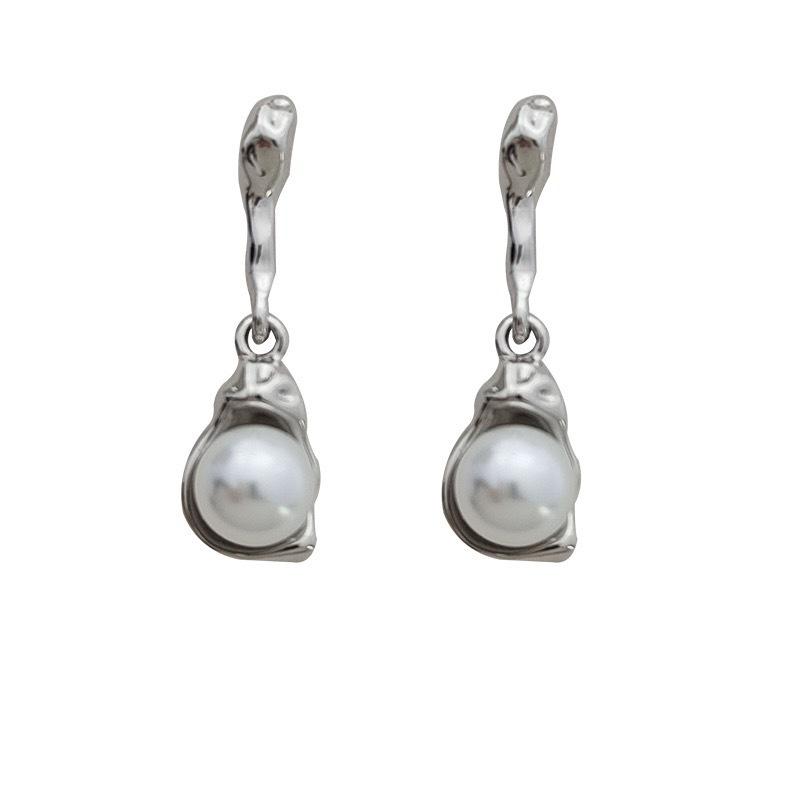 

Французские серьги-пусеты из неправильного жемчуга, женственность, легкая роскошь, серьги в виде капель воды, нишевый дизайн, универсальные украшения для ушей