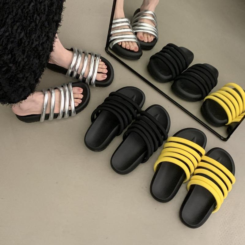 French Cool Slippers Women's Outer Wear Summer 2025 New Super Fire Thick Bottom One-word Drag Premium Seaside Beach Slippers