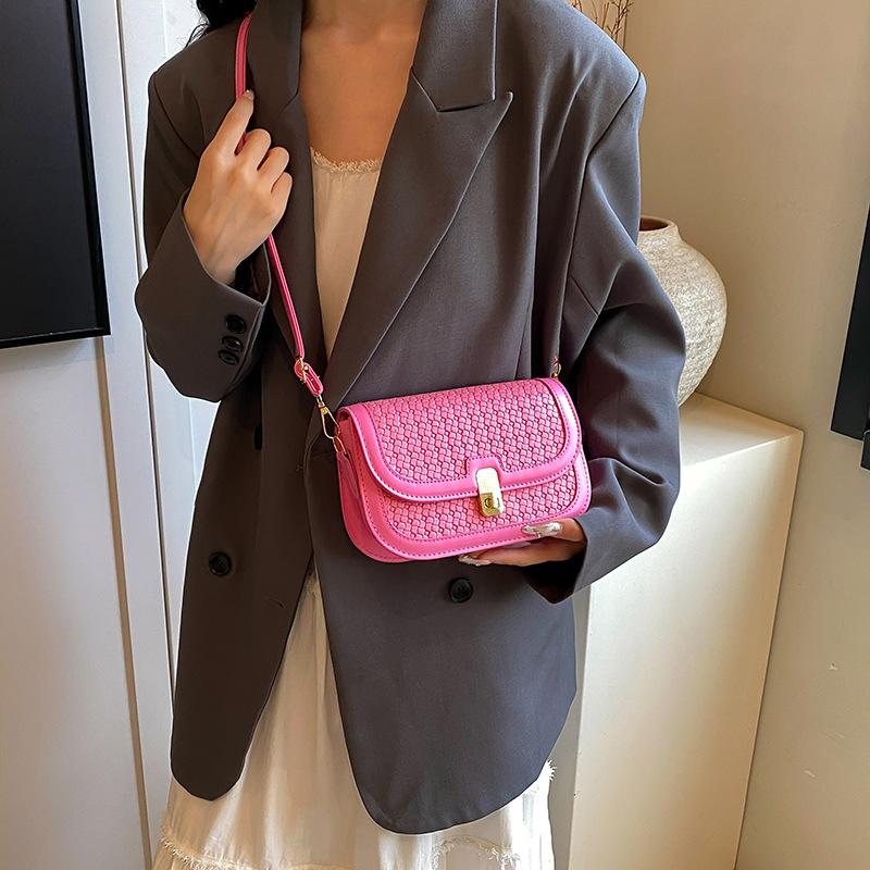 Niche Design Textured Underarm Bag for Women New Trendy Solid Color Retro Fashionable Saddle Bag One-shoulder Crossbody Bag