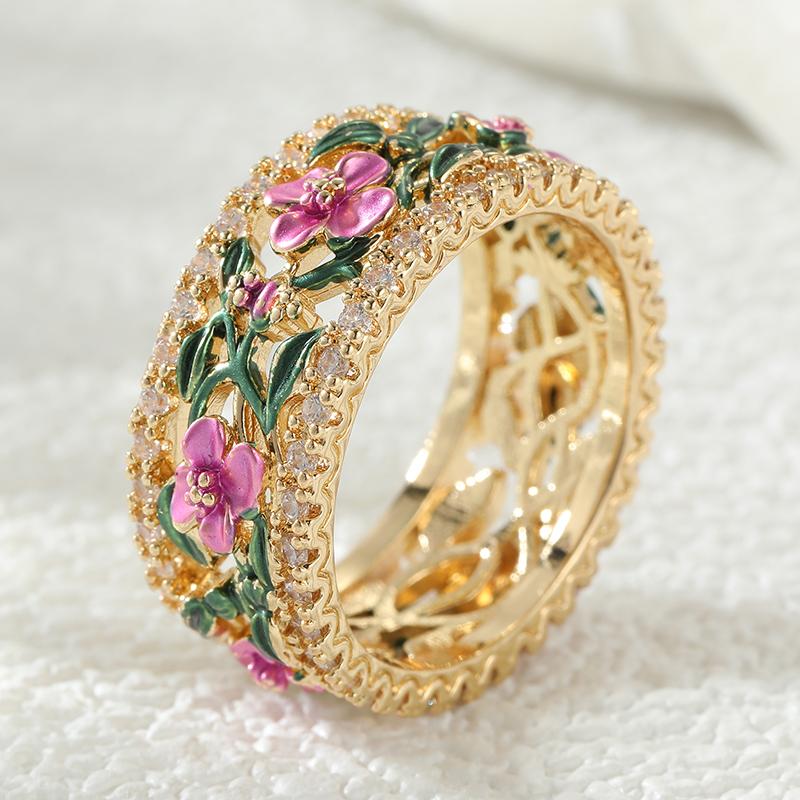 Vintage Inlaid White CZ Flower Enamel Women's Ring Ethnic Gold Color Hand Carving Daily Wear Party Jewelry Anniversary Gift