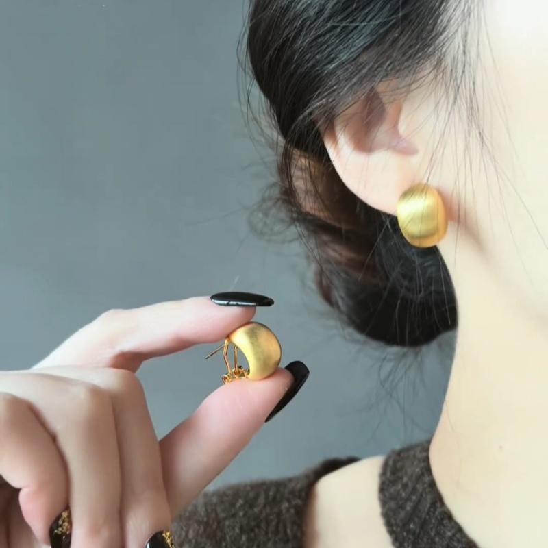 Gold Ear Studs with Unique Design, Featuring A Sense of Individuality and Retro Charm. Simple Earrings.