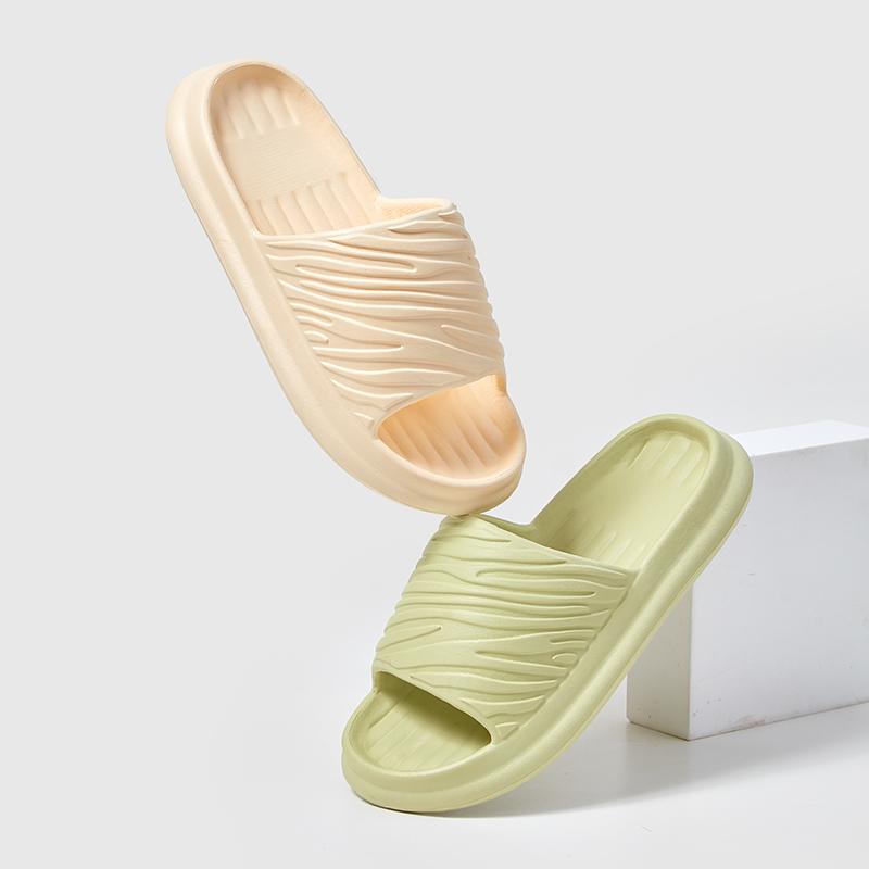 Lightweight Soft Sole Slippers Women Summer Home Non-Slip Bathroom Cloud Slides Woman Sandals 2024 Plus Size Beach Flip Flops