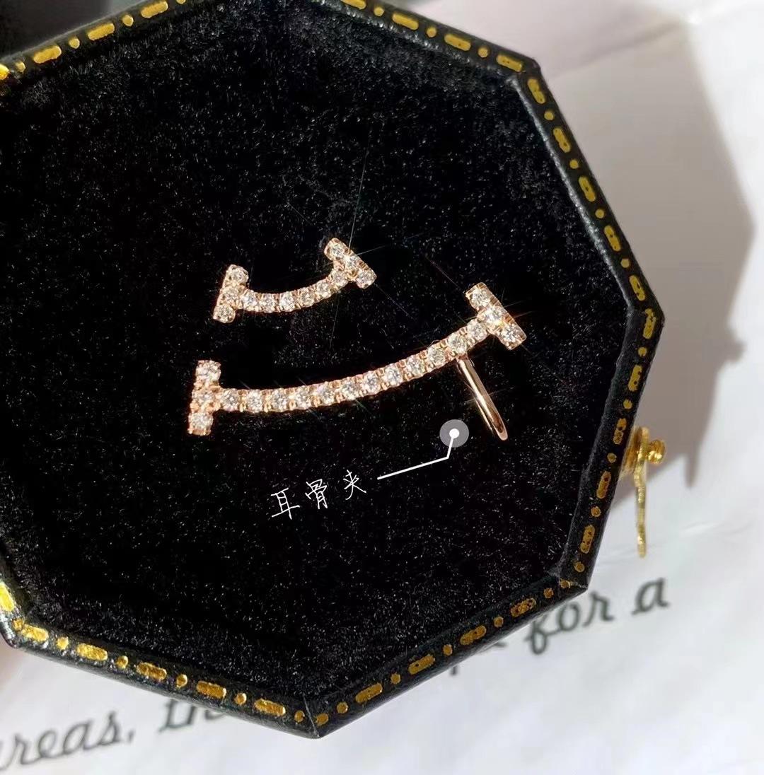 

Smile face, earrings, ear clips, bone set, simple, cute, small, exquisite temperament, versatile gift. рожевий колір золота