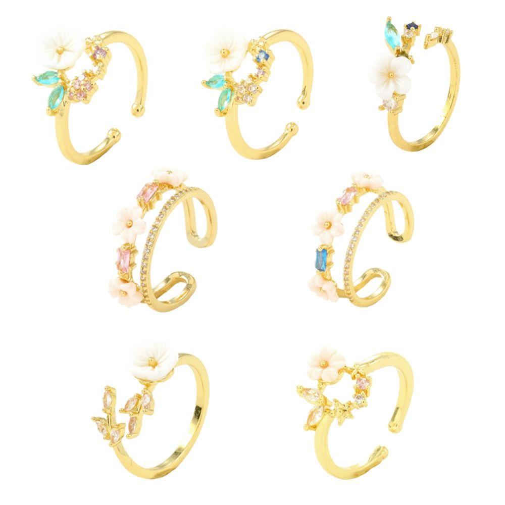 Einzigartiger Goldfarbener Blumenring Exquisites Design Funkelnder Eingelegter Offener Ring Süßer Kristall Zirkonia Ring Urlaubsaccessoires