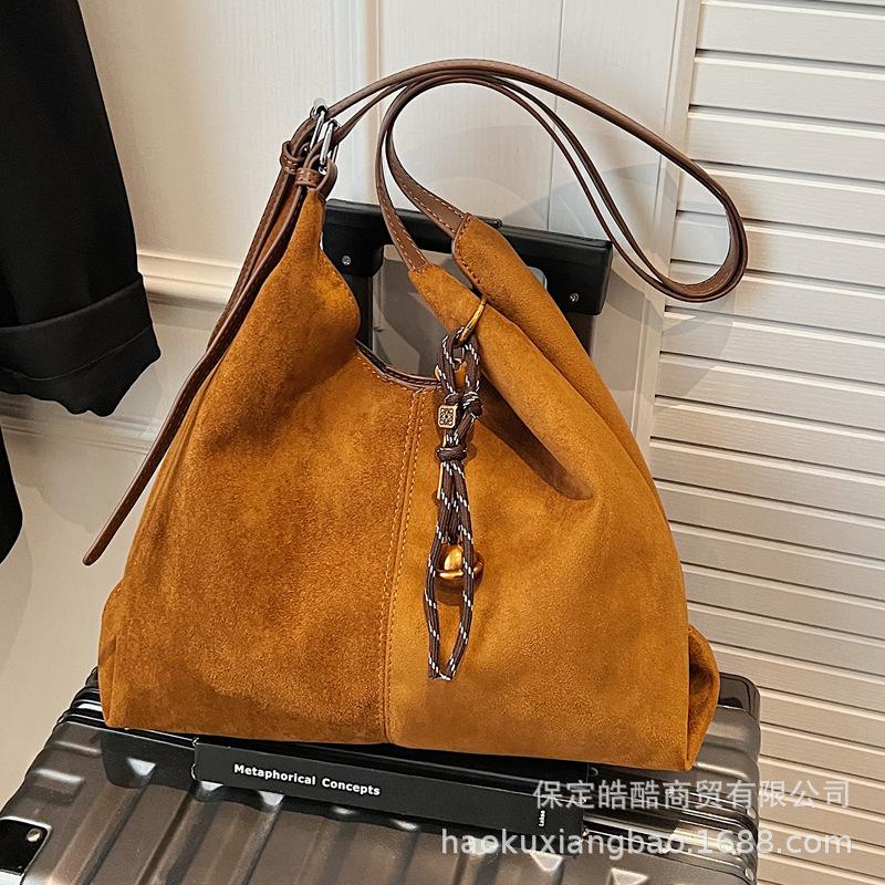 Frosted retro bag women's large capacity 2025 new autumn and winter casual shoulder bag women's commuting tote bag