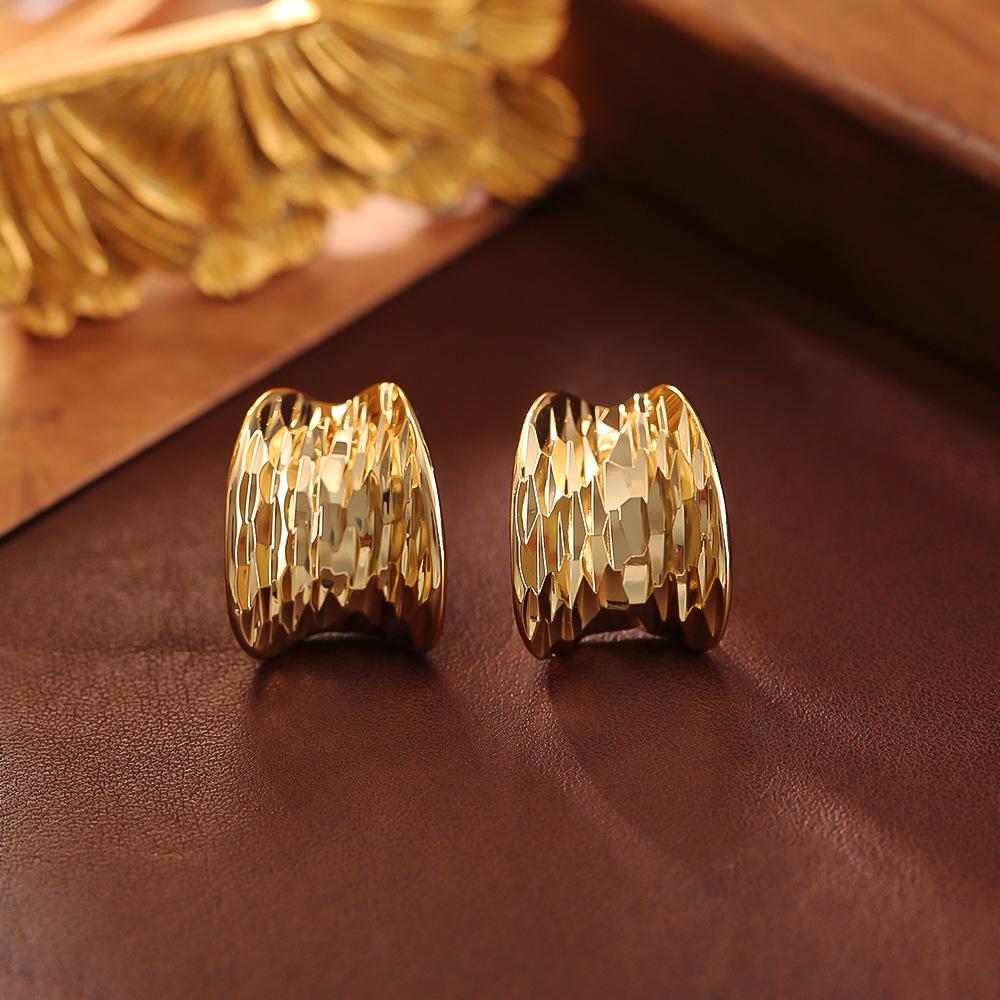 European & American Style C-Shaped Earrings with Unique Pleated Texture - INS Cold Style Women's Jewelry.