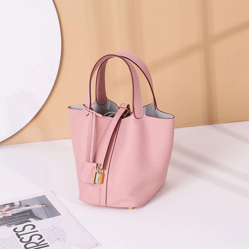 

Top Layer Cowhide Bucket Bag 2025 New Genuine Leather Basket Bag Women s Commuter Handbag Tote Bag розовый