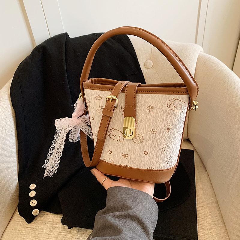 

2025 Fashion High-Quality Women s Large Capacity Casual Crossbody Shoulder Handbag брудно-білий