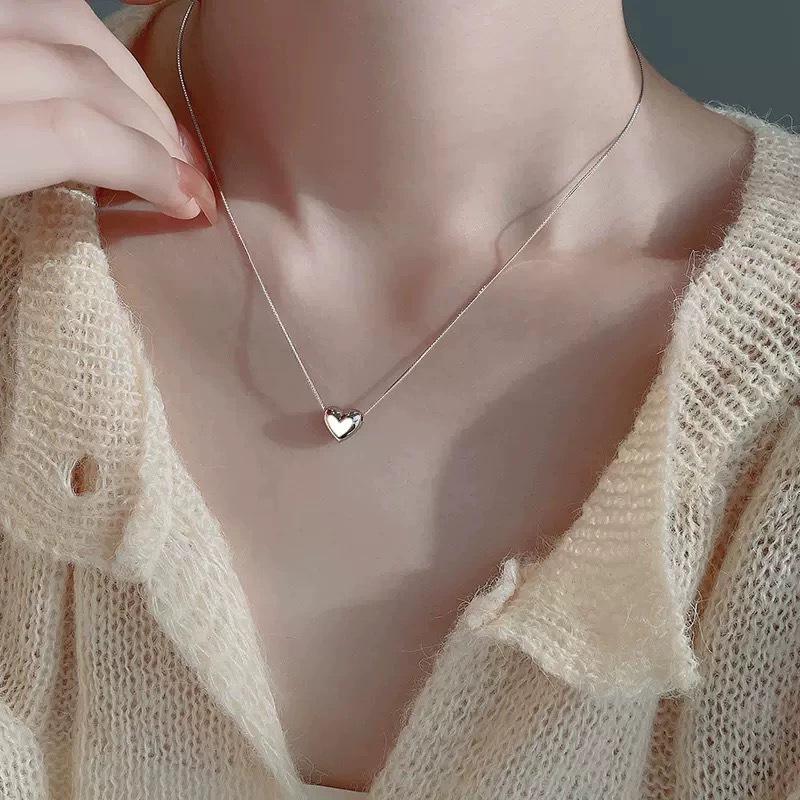 Heart-Shaped Pendant Necklace: Elegant Peach Heart Design, Light Luxury, Minimalist Clavicle Chain for Women