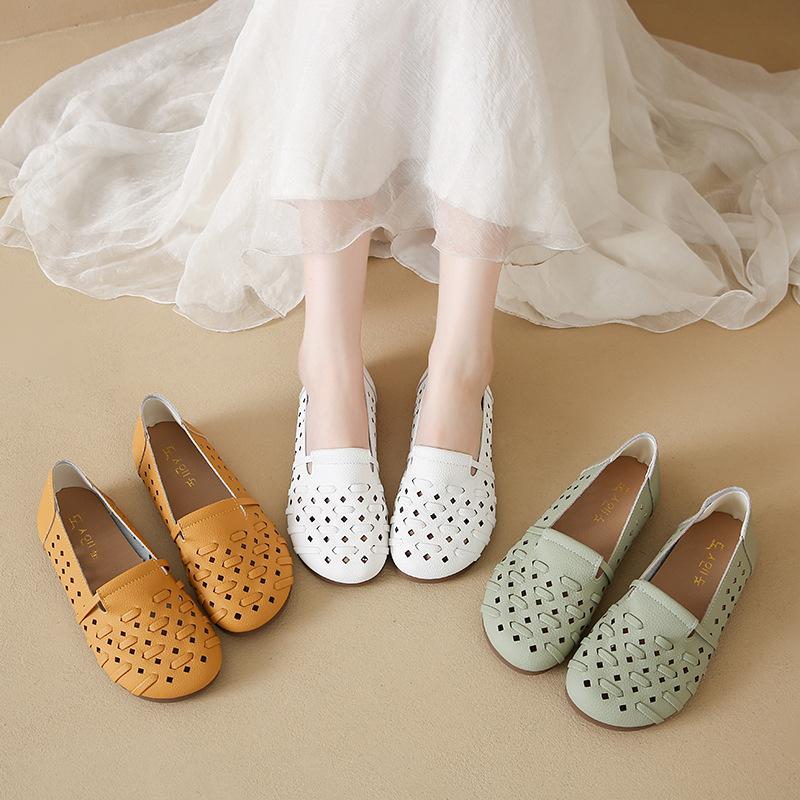 Hollow breathable sandals women's 2025 summer new Korean version of casual flat-bottomed popular shallow mouth women's single shoes