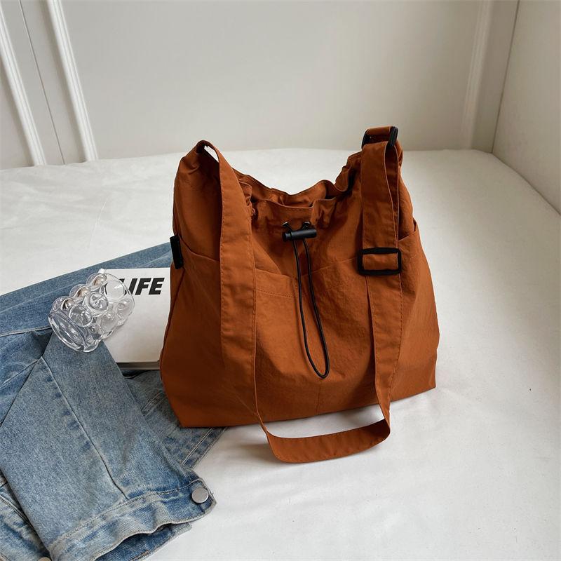 Женская нейлоновая сумка через плечо не дающая усадку не мнется сумка через плечо легкая большой емкости женская сумка-тоут для поездок на работу One Size 1089₽