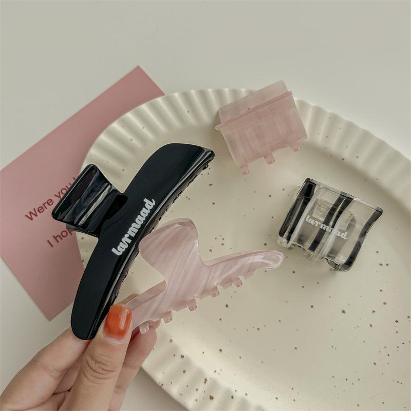 Korean Chic: High-End Black Gradient Shark Hair Clip 2023