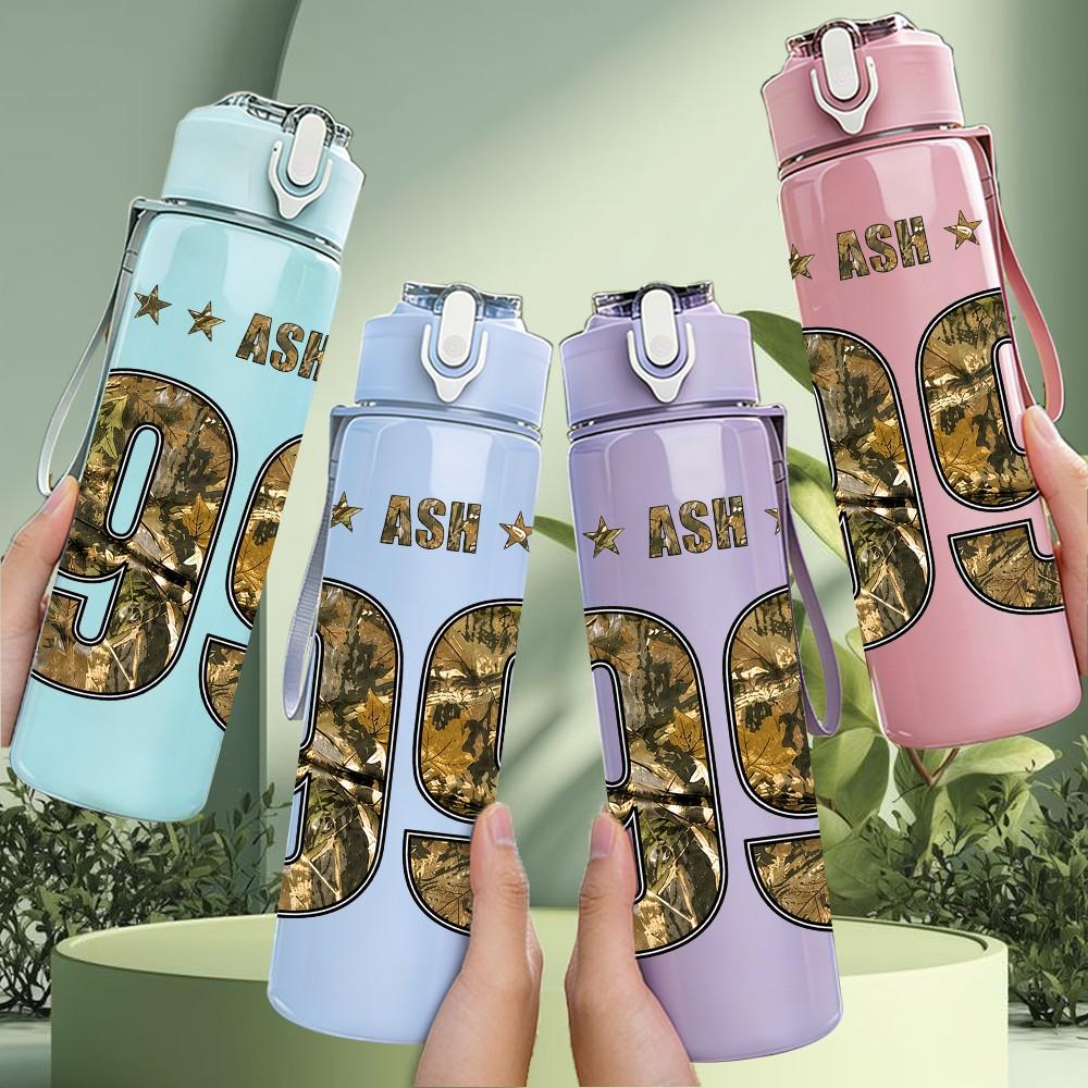 1PC 99 Number Retro Gold Badge Print 750ml Color Plastic Sports Water Bottle Leakproof Flip Straw Lid Suitable for Sports Office Home Use