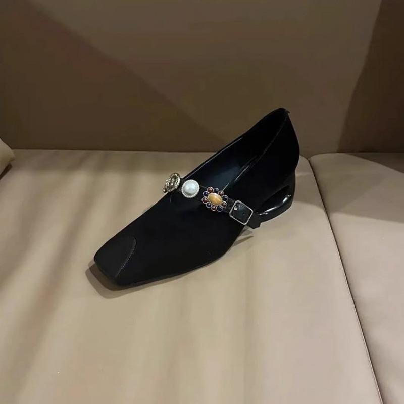 

Модные женские туфли на толстом каблуке, осенние, новые, с квадратной головкой, с неглубоким носком, с пряжкой в виде одного слова, нескользящие, удобные, низкие туфли 40 чёрный