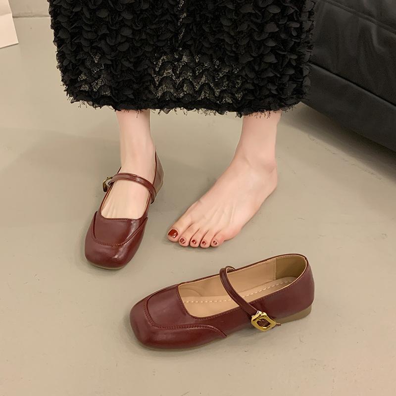 French retro light mouth square head small leather shoes 2025 spring and summer new versatile outer wear Mary Jane shoes with skirt