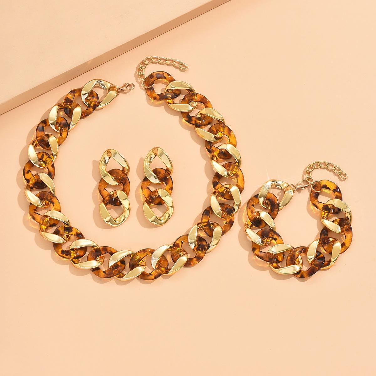 

Модные украшения для женщин золотой