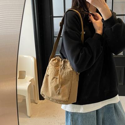 Japonská personalizovaná malá čtvercová taška dámská všestranná ležérní nylonová stahovací taška na mobilní telefon dojíždění přes rameno messenger taška